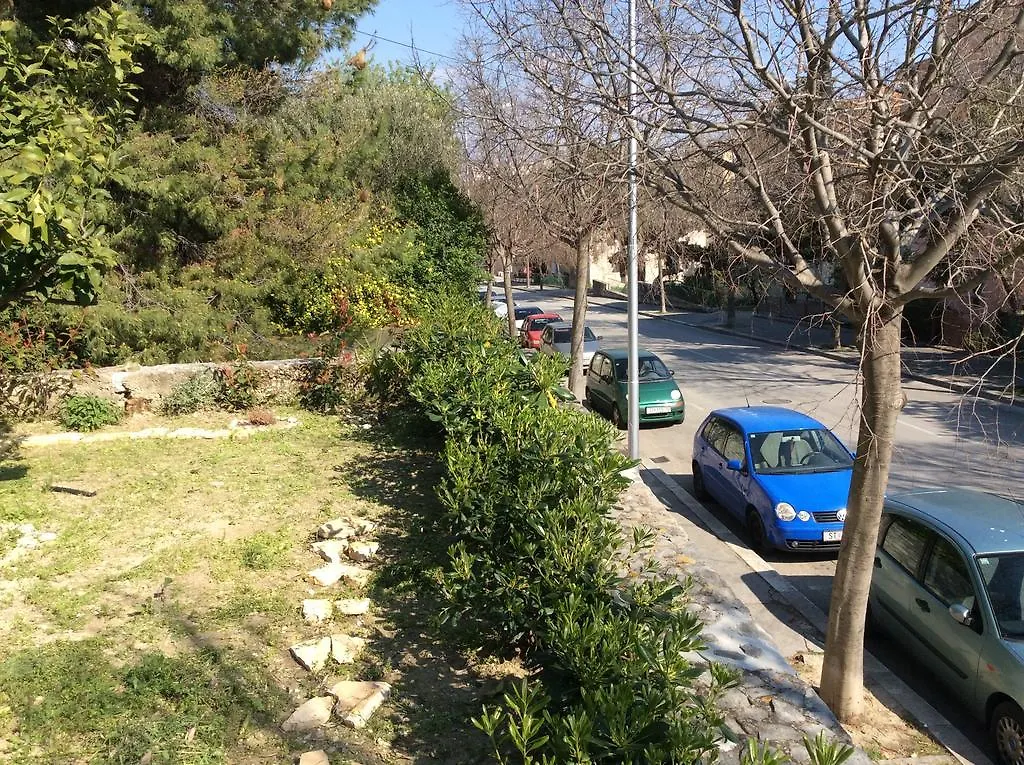 Apartment Macho Split